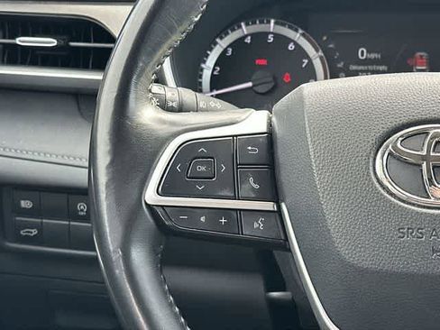 Used 2023 Toyota Highlander XLE image 9