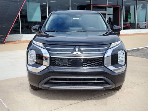 New 2026 Mitsubishi Outlander ES image 12