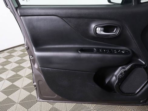 Used 2017 Jeep Renegade Altitude image 15