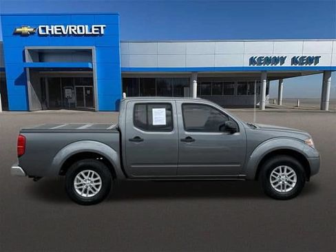 Used 2017 Nissan Frontier SV AWD/4WD image 2