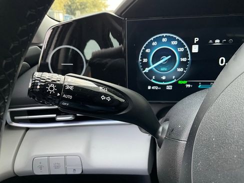 Used 2025 Hyundai Elantra Limited image 38