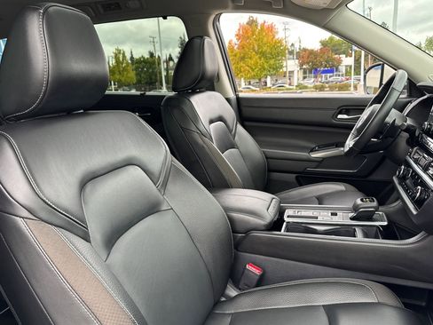 Used 2024 Nissan Pathfinder SL w/ SL Premium Package image 32