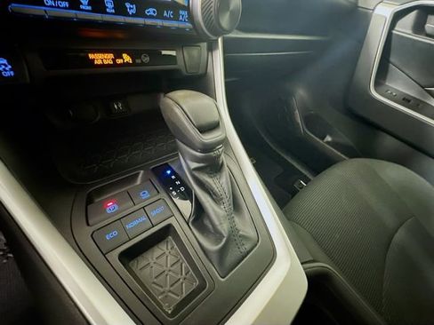 Used 2019 Toyota RAV4 LE w/ Carpet Mat Package FWD image 17