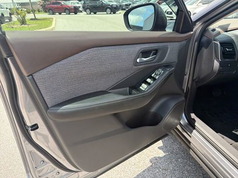Used 2022 Nissan Rogue SV FWD image 13