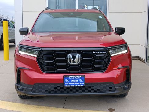 Used 2025 Honda Pilot Black Edition image 3