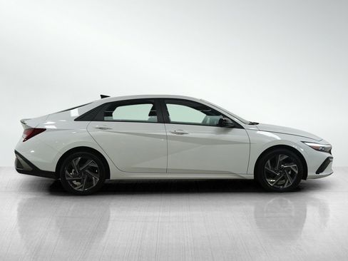 Certified 2025 Hyundai Elantra SEL w/ Cargo Package image 6