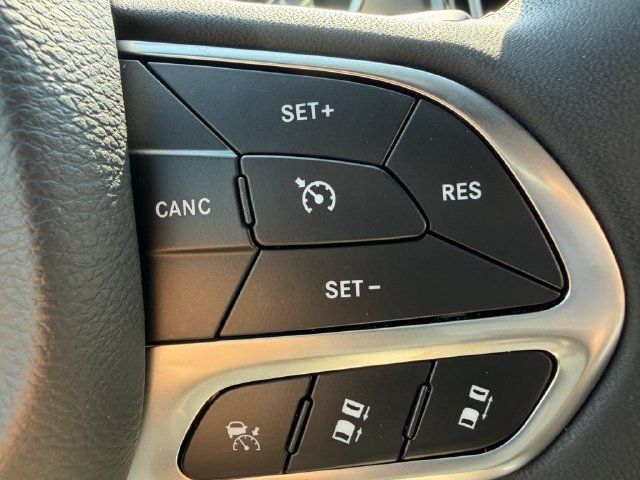 Used 2026 Chrysler Pacifica Limited FWD image 19