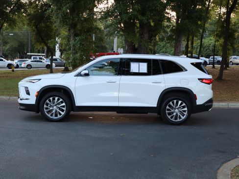 Used 2026 Buick Enclave Preferred image 6