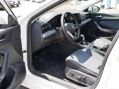 New 2025 Volkswagen Jetta SE FWD image 7