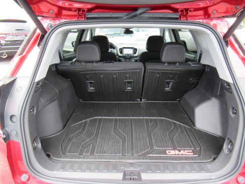 Used 2024 GMC Terrain SLE w/ Driver Convenience Package FWD image 35