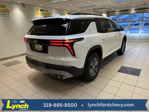 Used 2025 Chevrolet Traverse LT image 26