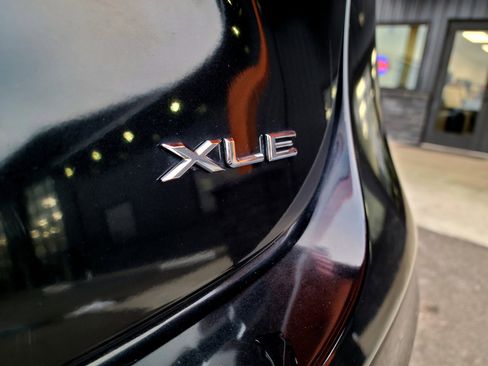 Used 2018 Toyota Avalon XLE image 21