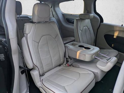 Used 2017 Chrysler Pacifica Limited w/ UConnect Theater Package image 15