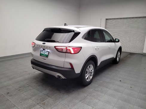 Used 2021 Ford Escape SE FWD image 9