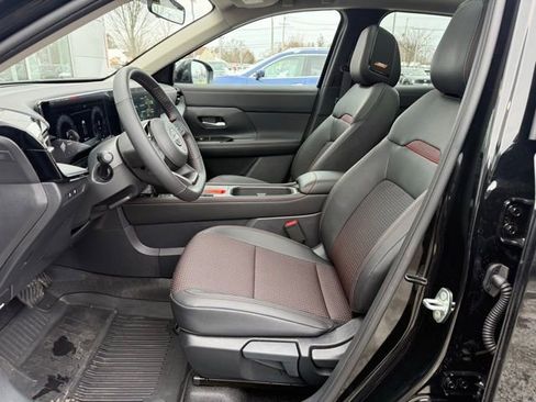 Certified 2025 Nissan Kicks SR w/ SR Premium Package image 18