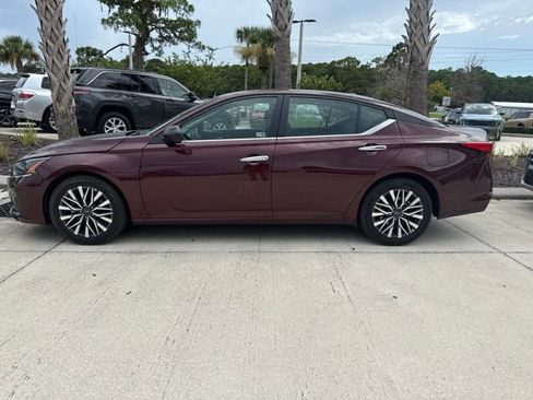 Used 2025 Nissan Altima 2.5 SV FWD image 4