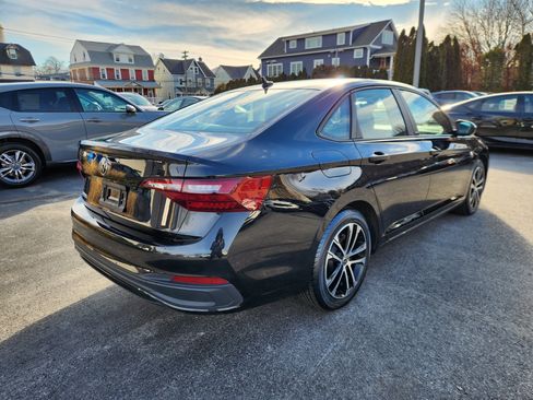 Used 2023 Volkswagen Jetta Sport image 4