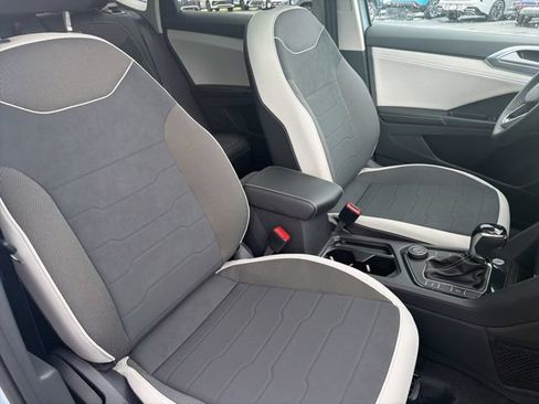 New 2026 Volkswagen Taos SE AWD/4WD image 32