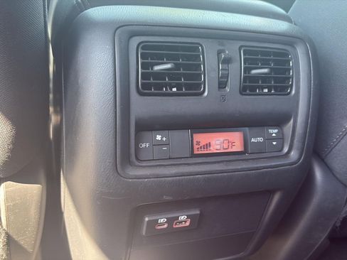 Used 2019 Nissan Pathfinder SV AWD/4WD image 16