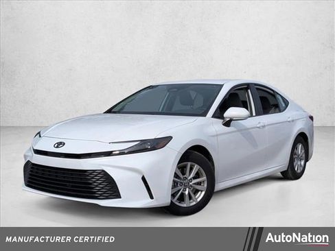 Used 2025 Toyota Camry LE image 1