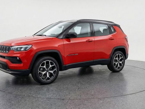 Used 2025 Jeep Compass Limited image 3