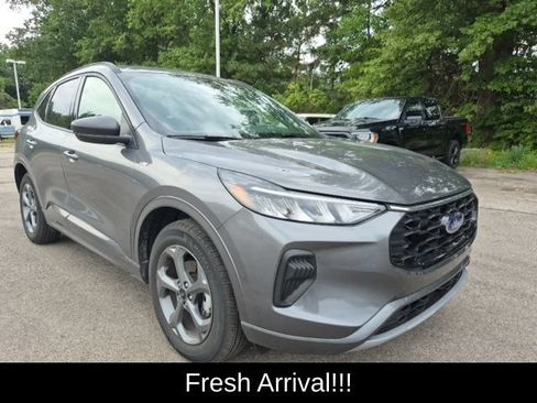 Used 2024 Ford Escape ST-Line w/ Tech Pack #1 AWD/4WD image 2