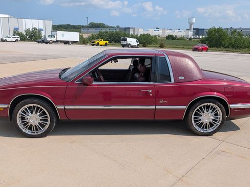 Used 1990 Buick Riviera Coupe FWD image 5
