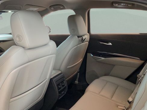 Used 2021 Cadillac XT4 Luxury w/ Cold Weather Package FWD image 29