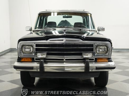 Used 1988 Jeep Grand Wagoneer image 17