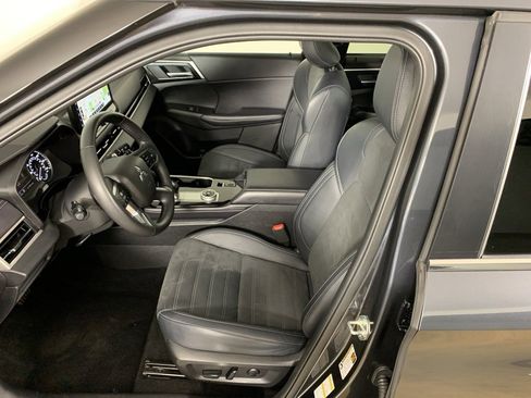 Used 2025 Mitsubishi Outlander SE image 29