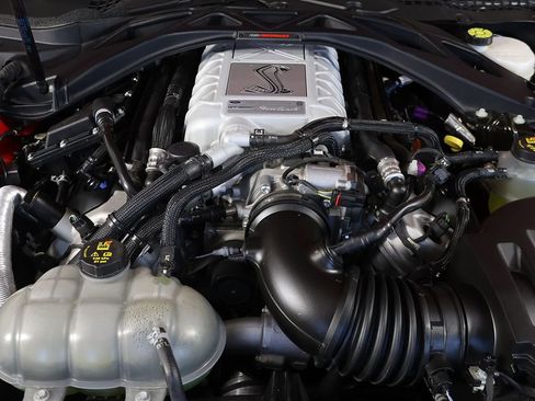 Used 2021 Ford Mustang Shelby GT500 w/ Technology Package RWD image 18
