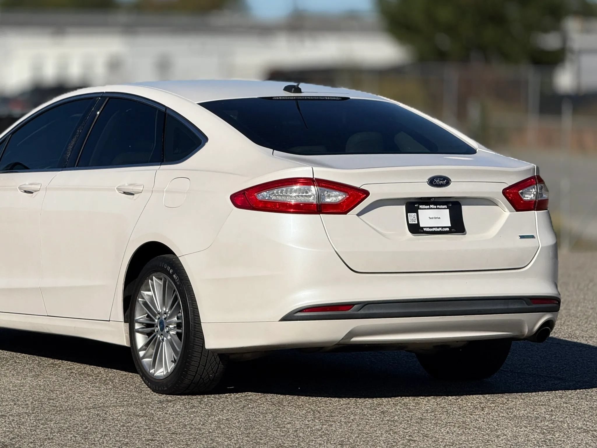 Used 2014 Ford Fusion SE w/ Equipment Group 202A FWD image 16