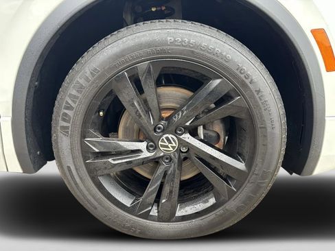 Used 2024 Volkswagen Tiguan SE R-Line image 9