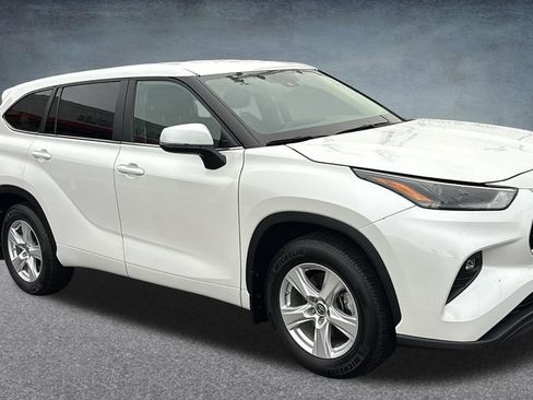 Used 2025 Toyota Highlander LE AWD/4WD image 30