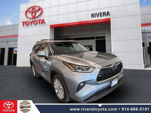 Used 2023 Toyota Highlander Limited image 2