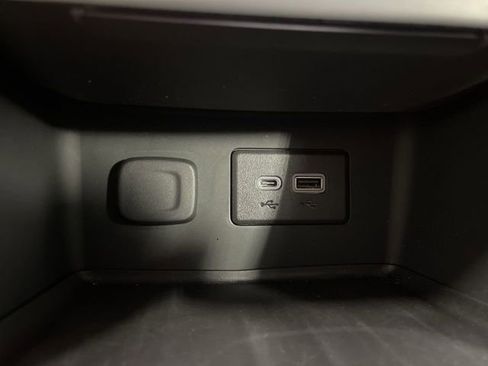 Used 2023 GMC Acadia SLE w/ Driver Convenience Package image 17