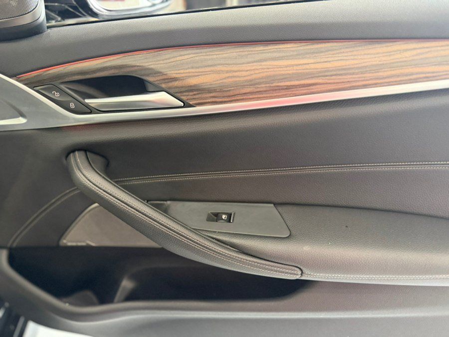 Used 2021 BMW 540i w/ M Sport Package RWD image 16