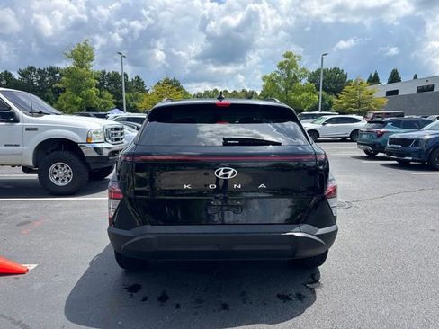 Used 2025 Hyundai Kona SEL FWD image 4