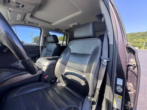 Used 2018 GMC Yukon Denali AWD/4WD image 13