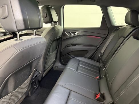 Used 2024 Audi Q4 e-tron Prestige image 23