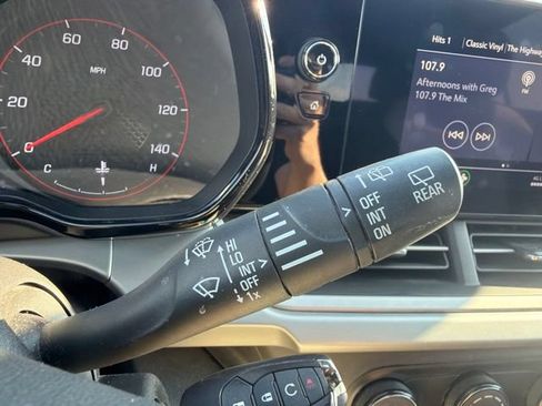 Used 2024 Chevrolet Trax RS w/ Sunroof Package FWD image 39