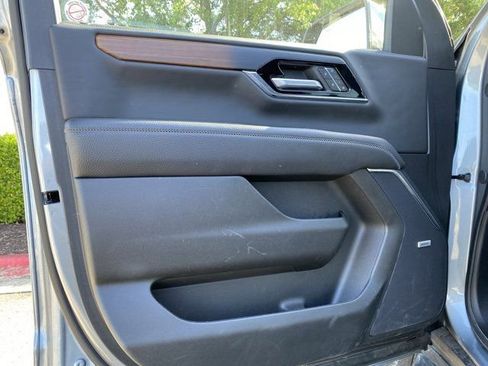 Used 2025 GMC Yukon XL Denali AWD/4WD image 14