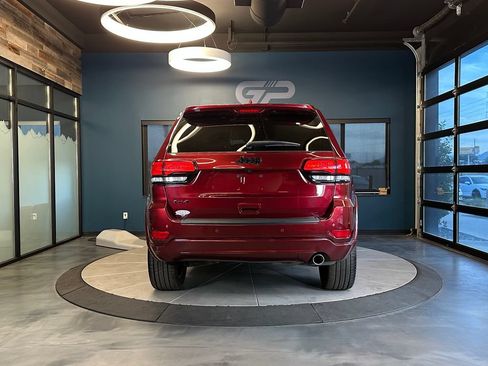 Used 2019 Jeep Grand Cherokee Altitude AWD/4WD image 4
