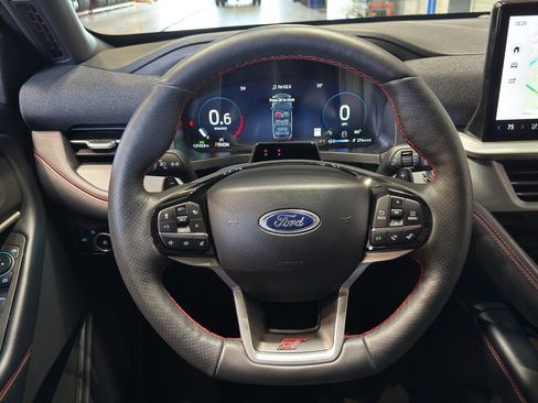 Used 2025 Ford Explorer ST image 25