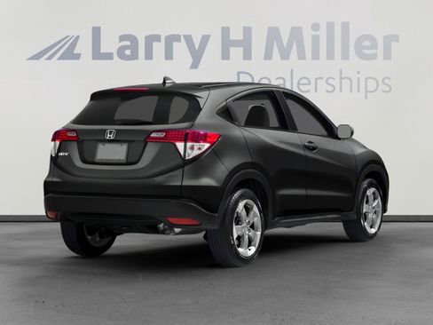 Used 2017 Honda HR-V LX image 2