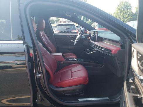 Used 2023 Lincoln Corsair Reserve w/ Equipment Group 202A image 17