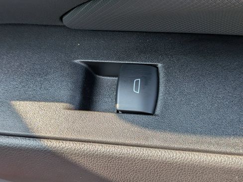 Used 2025 Chevrolet Equinox EV RS FWD image 38