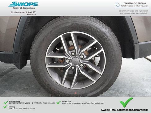 Used 2019 Jeep Grand Cherokee Laredo w/ 18" Wheel & 8.4" Radio Group AWD/4WD image 25