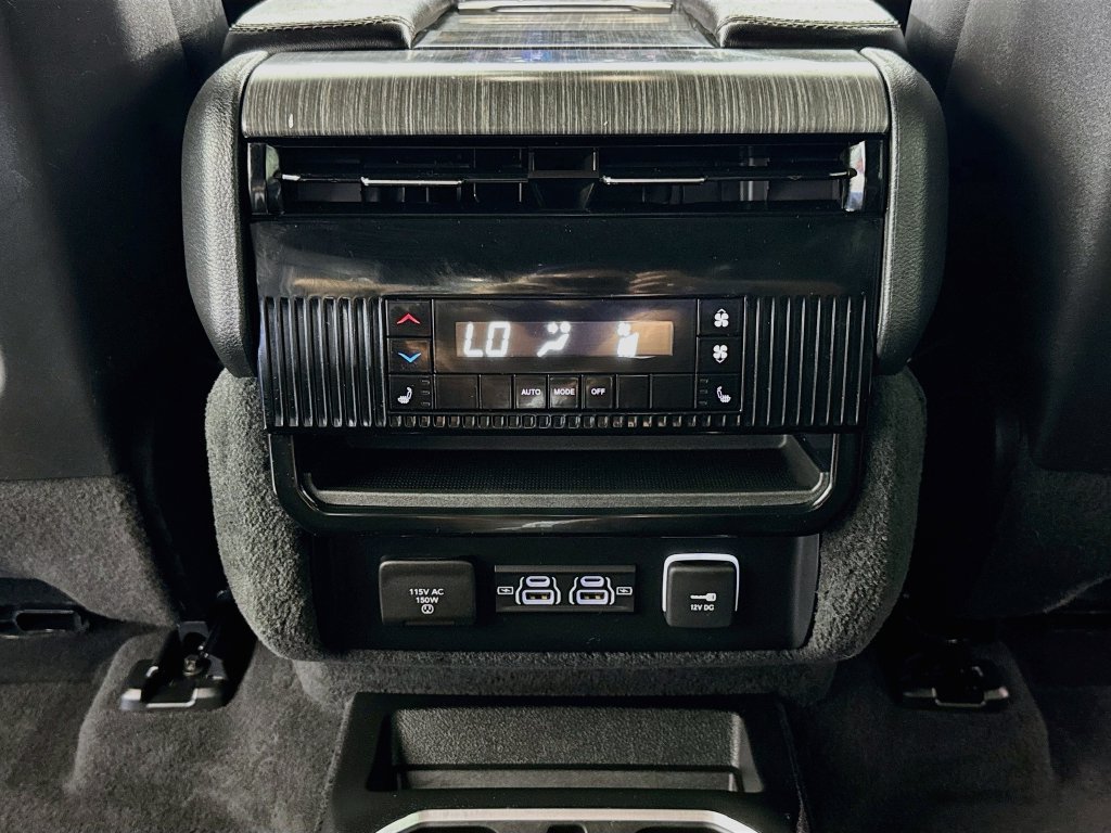 Used 2024 Jeep Wagoneer Series III AWD/4WD image 26