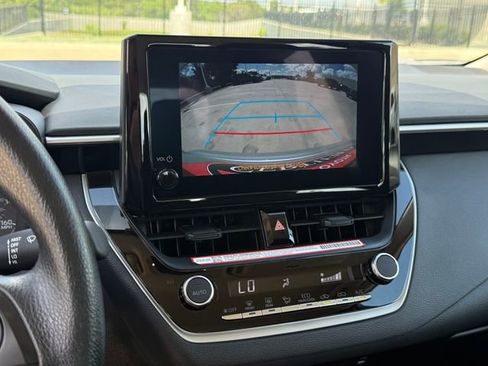 Used 2025 Toyota Corolla LE FWD image 18